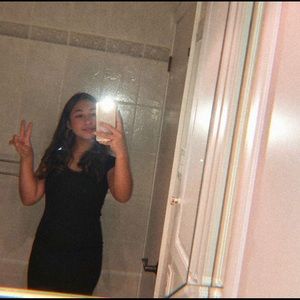 Meet your Posher, Aziza